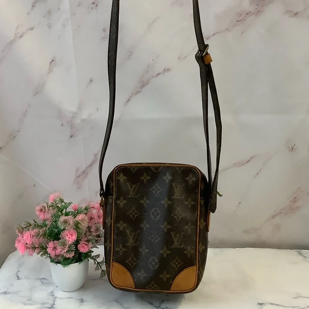 GUC Louis Vuitton Amazone Crossbody Bag